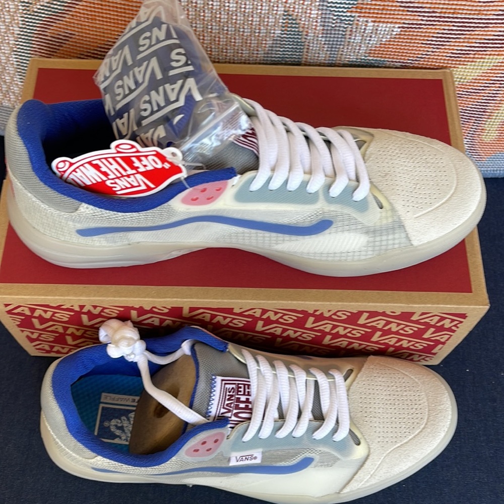 Vans Men’s Evdnt Rw Ultim
Color Wheel Creme
VN0A5DY5982
sneakers - Picture 4 of 16